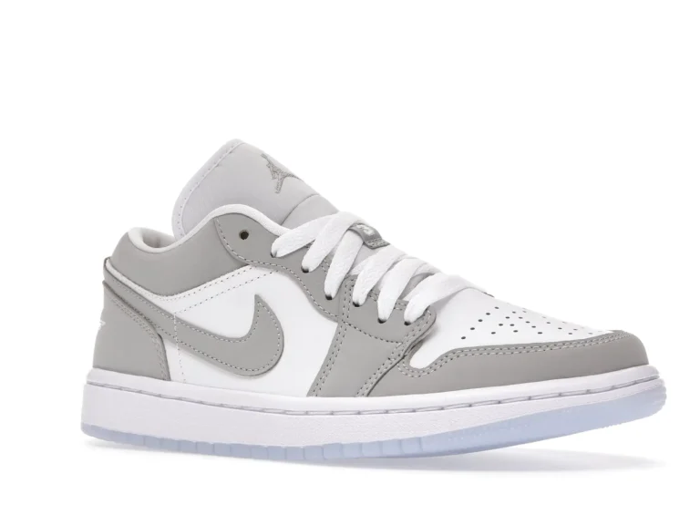 tenis Jordan 1 Low Wolf Grey (Mujer) lado derecho inclinado