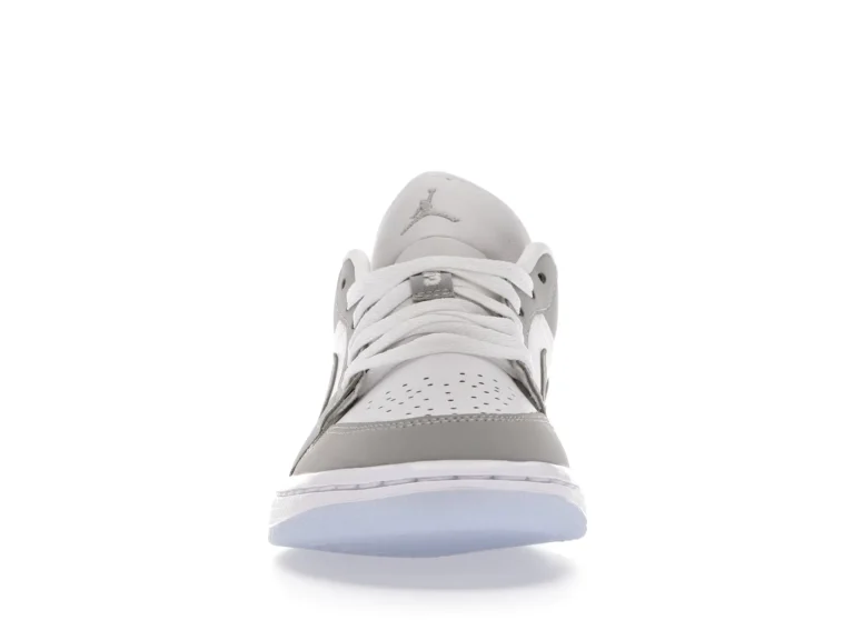 tenis Jordan 1 Low Wolf Grey (Mujer) parte delantera