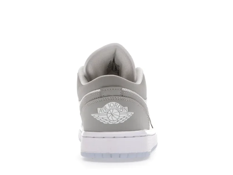 tenis Jordan 1 Low Wolf Grey (Mujer) parte trasera