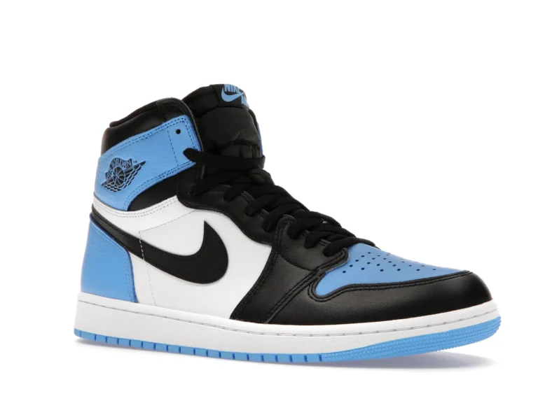 Jordan 1 Retro High OG UNC Toe lado derecho inclinado