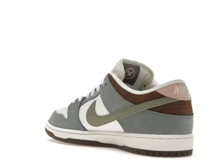 Nike SB Dunk Low x Yuto Horigome parte trasera izquierda