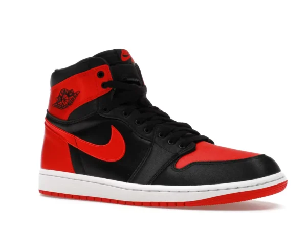 Jordan 1 Retro High OG - Satin Bred frente derecho