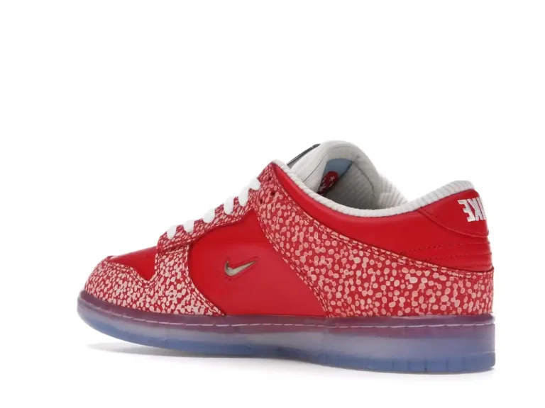 Nike SB Dunk Low Pro x Stingwater Magic Mushroom parte trasera izquierda