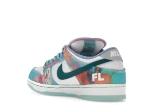 tenis Nike SB Dunk Low Pro x Futura Laboratories Bleached Aqua HF6061-400 minymal sneakers 3