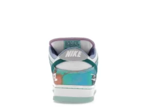 tenis Nike SB Dunk Low Pro x Futura Laboratories Bleached Aqua HF6061-400 minymal sneakers 5