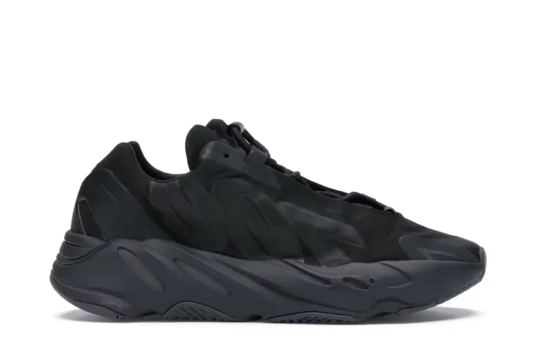 tenis adidas Yeezy Boost 700 MNVN Triple Black FV4440 sneakers minymal