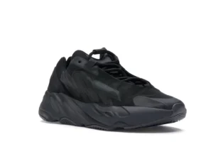 tenis adidas Yeezy Boost 700 MNVN Triple Black FV4440 sneakers minymal 2