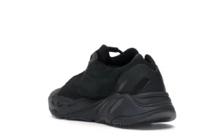 tenis adidas Yeezy Boost 700 MNVN Triple Black FV4440 sneakers minymal 3
