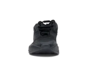 tenis adidas Yeezy Boost 700 MNVN Triple Black FV4440 sneakers minymal 4