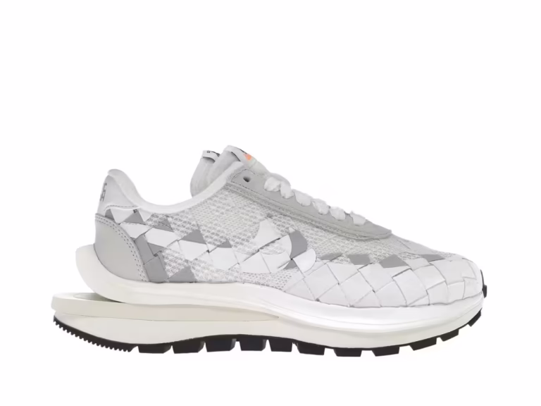 tenis Nike VaporWaffle sacai x Jean Paul Gaultier Woven White minymal sneakers